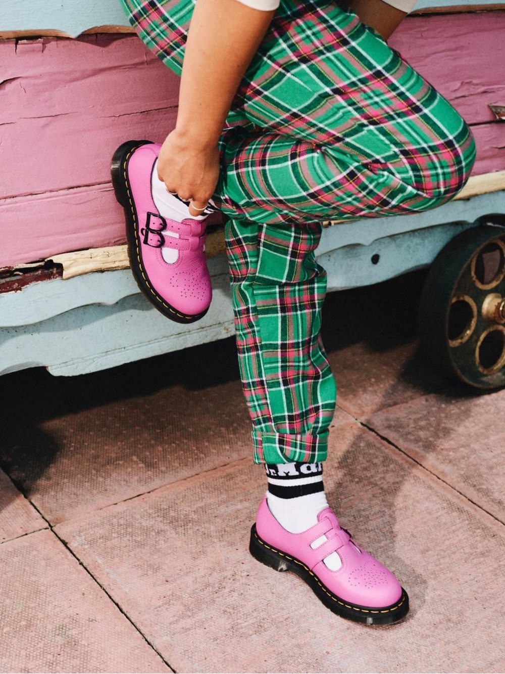 NWOT Dr. Martens Virginia Leather Mary Jane Shoes in Thrift Pink Size 8